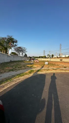 Oportunidade! O maior terreno do Condomínio Bosque do Imperador está a venda!!