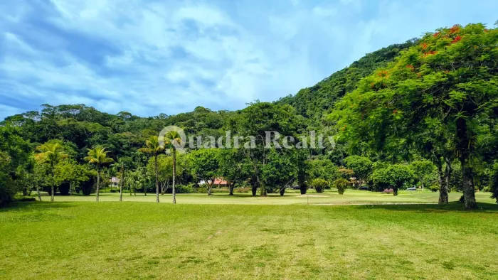 Terreno no Condomínio Laranjeiras próximo ao clube