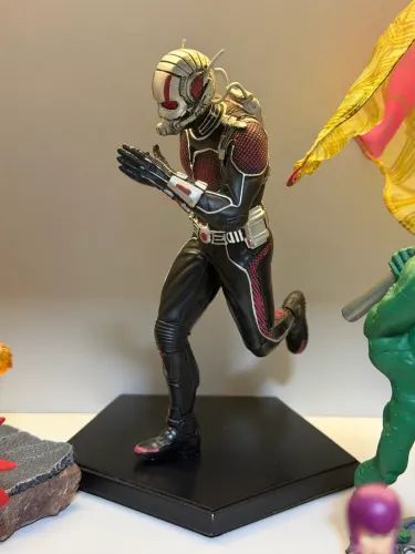 Homem formiga iron studios
