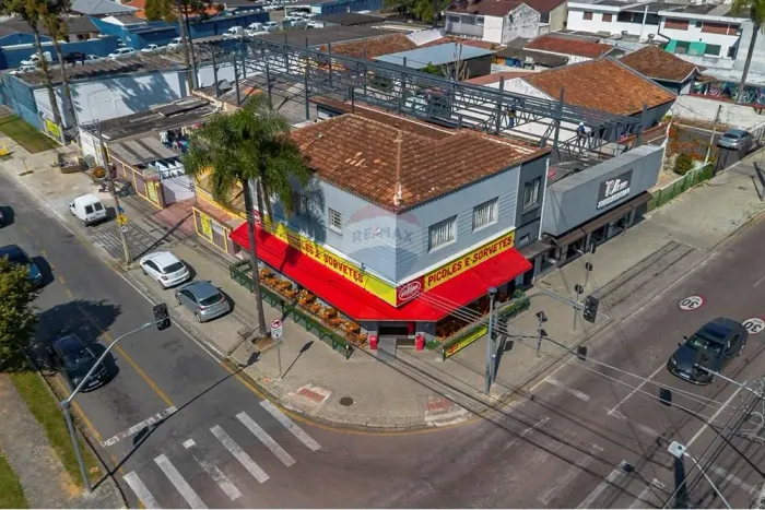 Imóvel comercial locado em esquina à venda por R$ 1.190.000,00 - São Lourenço, Curitiba -