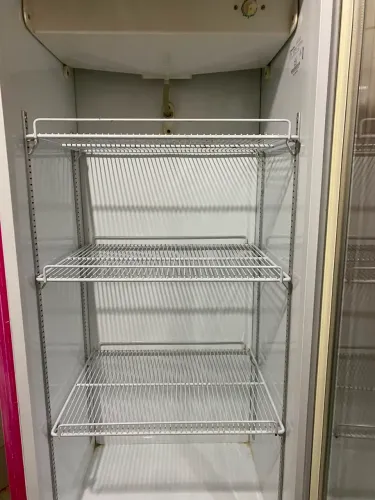 Vendo cervejeira/refrigerador Metalfrio, usada.