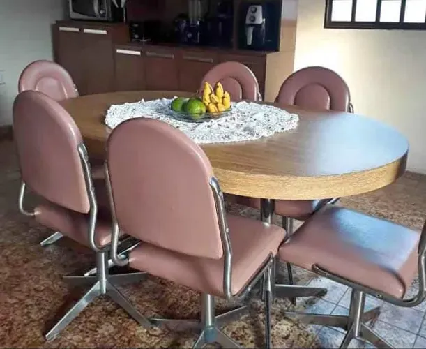 Mesa com 6 cadeiras vintage