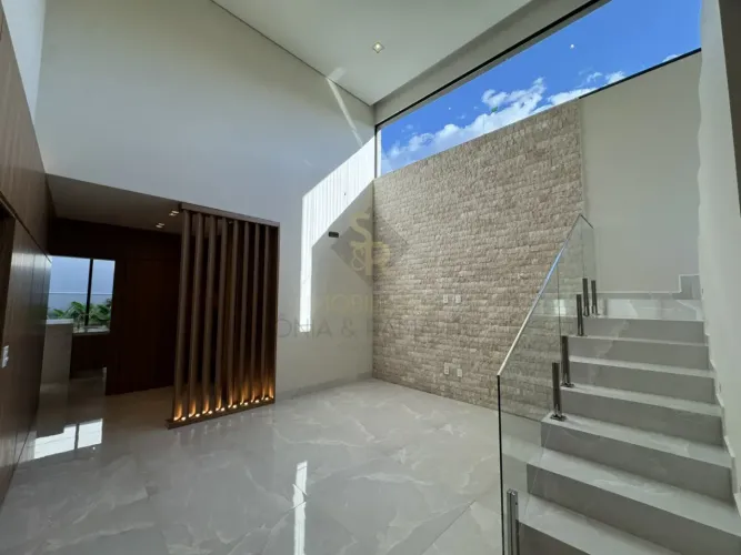 Casa à venda com 250,00m² de área construída, 04 suítes, varanda gourmet com churrasqueira