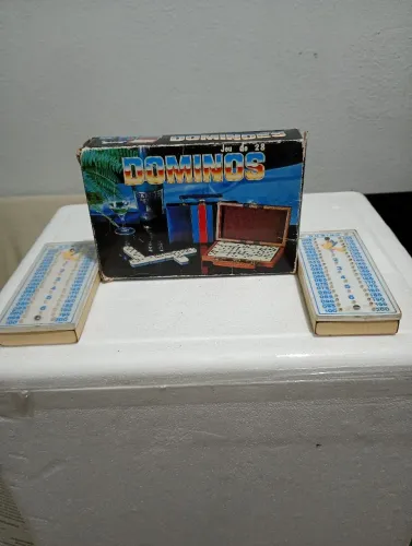 Jogo de dominó com marcador de ponto...