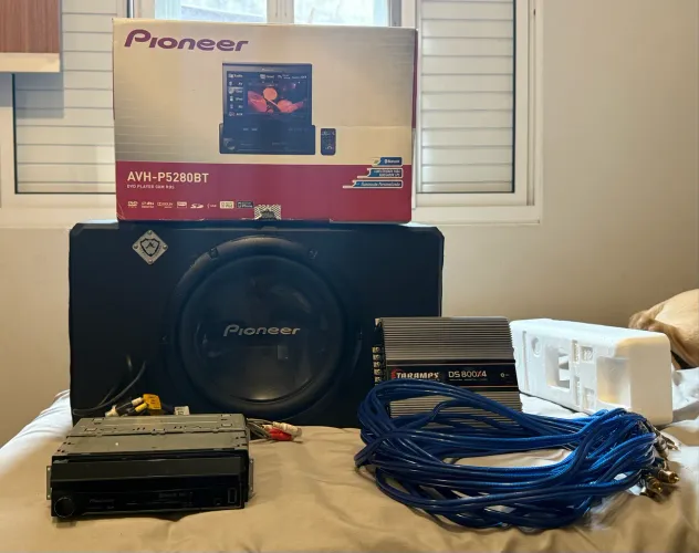 DVD PIONEER AVH-P5280BT + SUB PIONEER 10? + TARAMPS DS800X4 + CABOS TARAMPS 