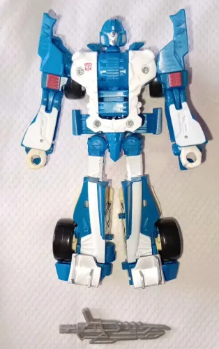 Transformers Deluxe Class Autobot Mirage