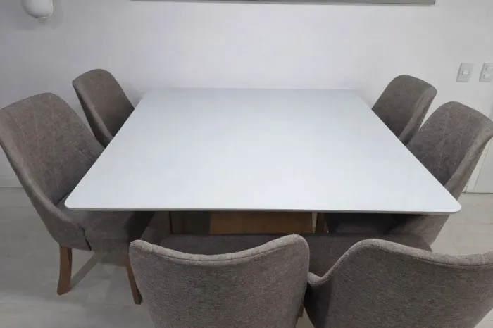 Conjunto mesa de jantar + 6 cadeiras
