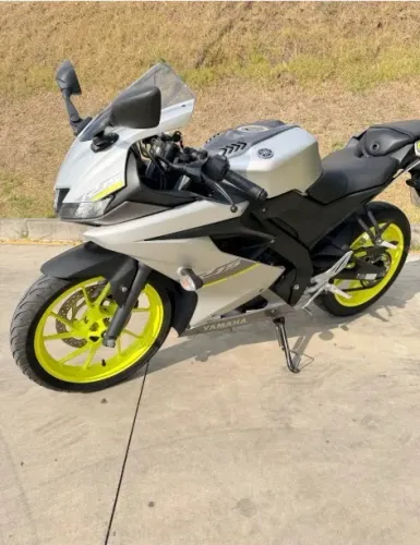 Yamaha YZF R15 Prata 1.500km Apenas Único Dono IPVA 2016 Pago