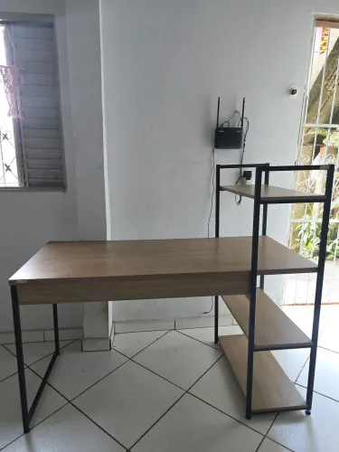 Mesa de computador c/ estante industrial
