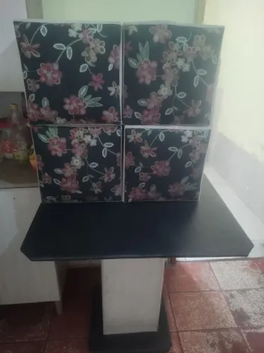 Mesa com 4 puff