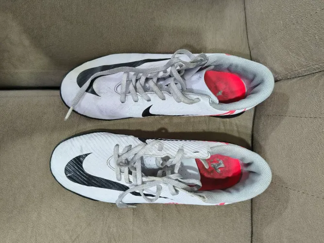 Chuteira society original NIKE 40