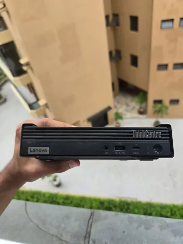 Lenovo ThinkCenter M70q Tiny I5-10th 8gb 256gb ssd impecavel