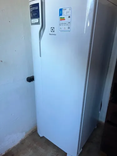 Vendo Geladeira Electrolux 