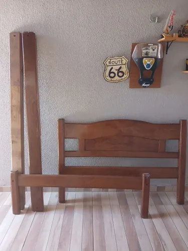 Cama de Madeira em Angelim, usada