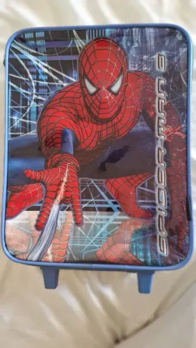 Mochila Spider Man de rodinhas 60% desconto 