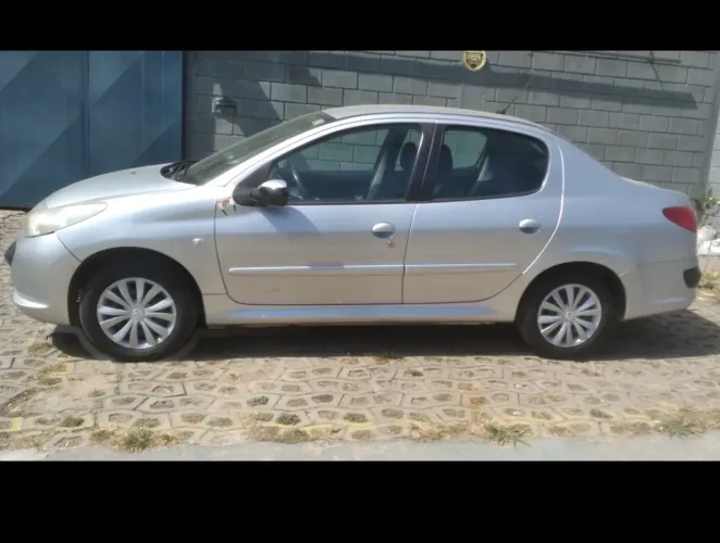 Peugeot 207 Sedan Passion XR 1.4 Flex 8V 4P 2011