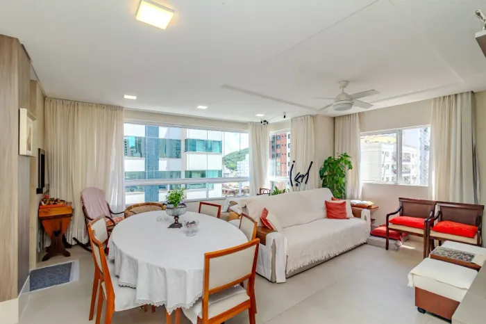Apartamento à venda na 2ª Quadra de Balneário Camboriú com 3 suítes