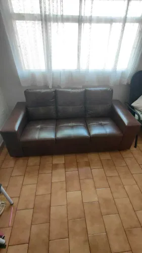 Sofá de couro marrom
