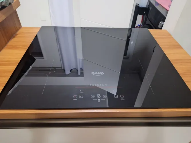 Vende-se Fogão de Indução DAKO Supreme 4 bocas.