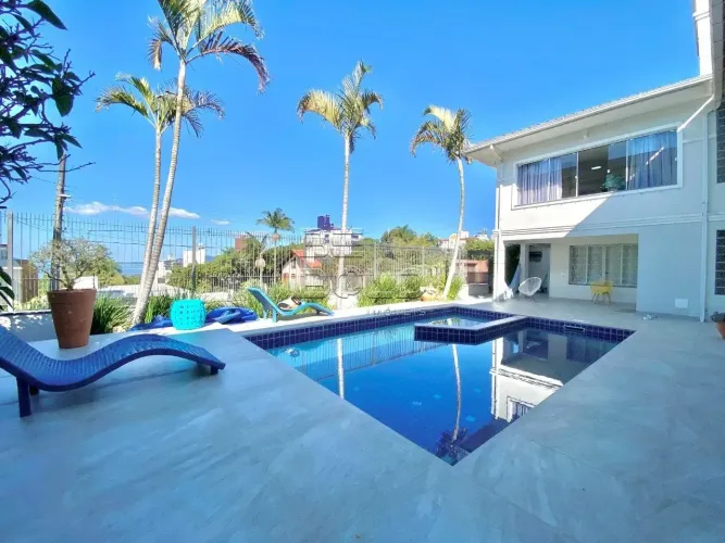 Casa com vista mar e 5 dormitórios em Coqueiros
