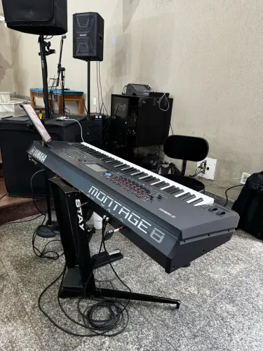 Teclado sintetizador da Yamaha Montage 8