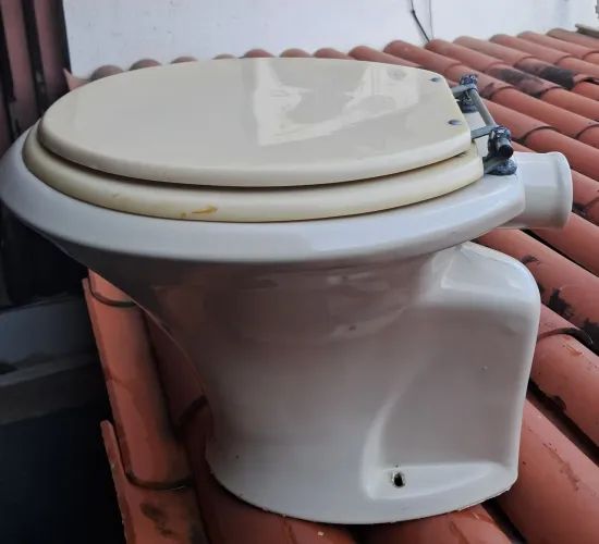 Vaso sanitário Celite com tampa cerâmica 