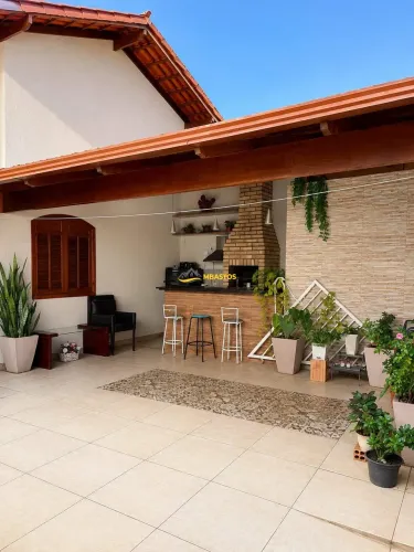 Espaçosa Casa de 197 metros quadrados à Venda no Alípio de Melo REF: 22640