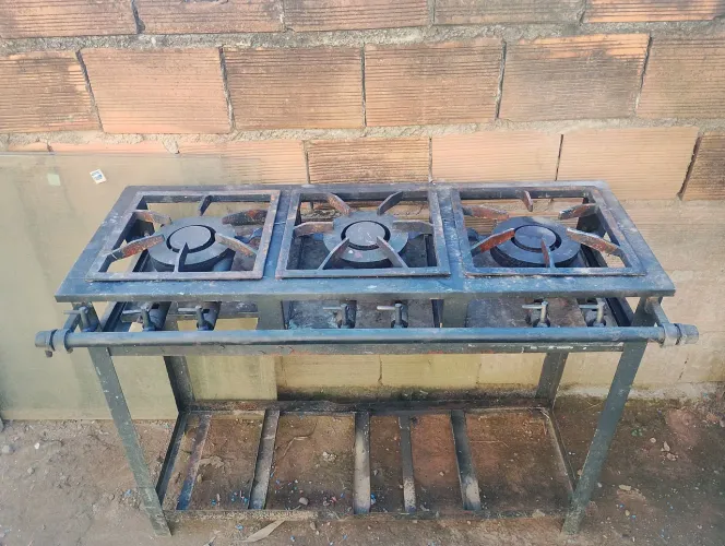 Vendo fogão industrial 3 bocas