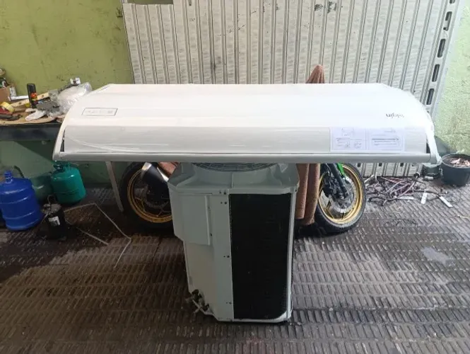 Conjunto Piso Teto Elgin Eco 80.000 Btuh R32 Só frio em cobre Nova 