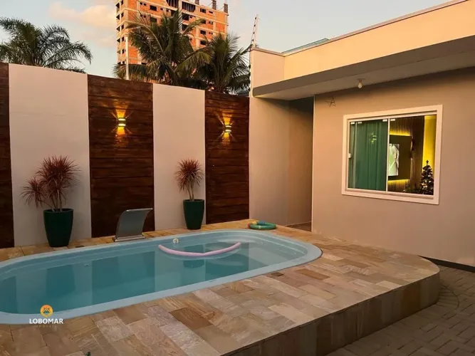 Casa com piscina na praia Alegre, à 500m do mar, em Penha/SC.