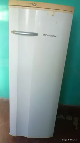 Vendo geladeira gelo seco funcionando perfeitamente 