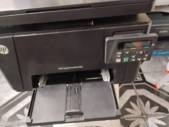 Impressora Multifuncional HP LaserJet color pro  mfp m176n cartuchos toner colorida