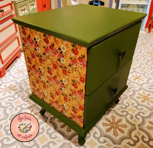 Mesa de Cabeceira Floral - Leia a descrição
