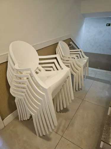 Cadeiras novas