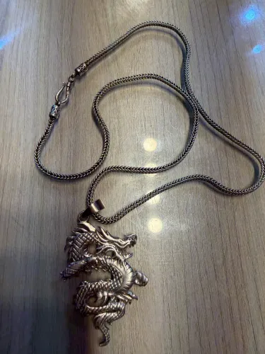 Correte Bali com dragão