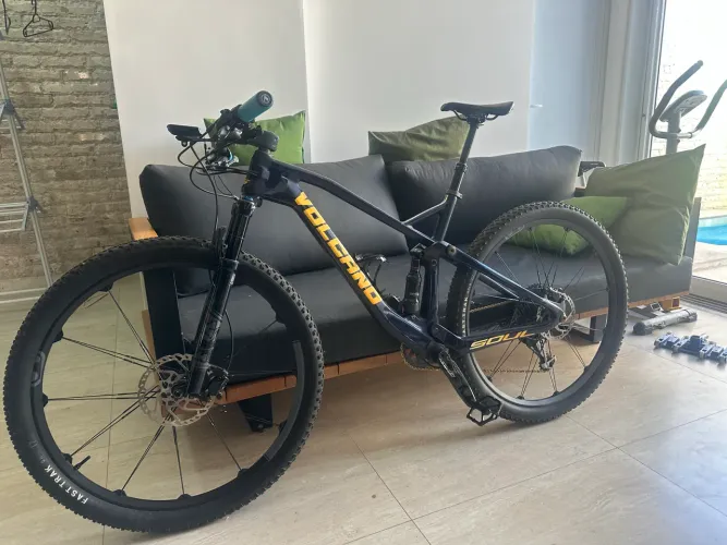Bicicleta full carbono volcano