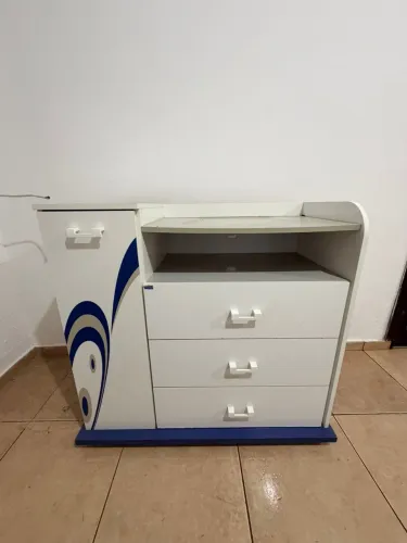 Cômoda com gavetas