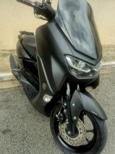 Nmax 160 ABS 2022 com km baixa!