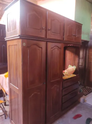 Guarda-roupa de madeira maracatiara pronta entrega