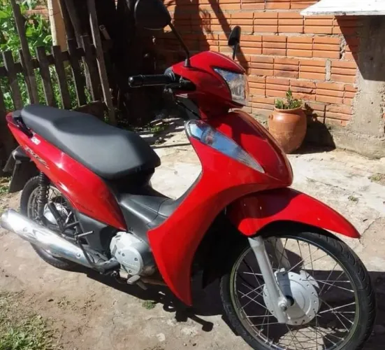 Vendo moto biz 125 , ano 2011 tudo em dia.