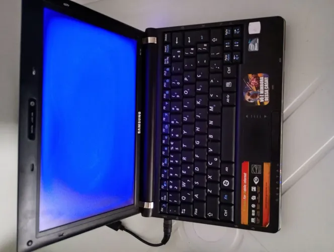 Notebook com defeito, para sucata. 