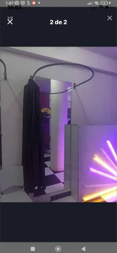 Provador de roupas,suporte, espelho e cortina.