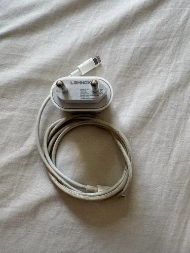 Carregador e Cabo usado 