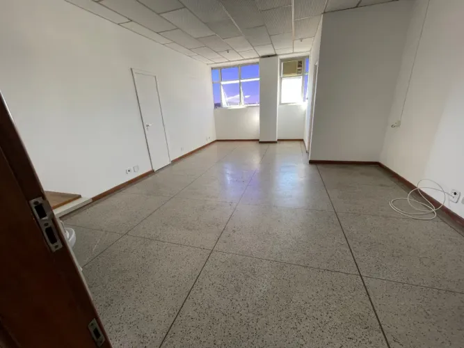 Conjunto comercial para locação em Vila Monte Serrat, 40m²