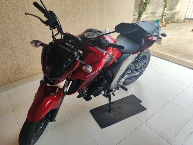 vendo moto fazer 250 pouco rodada R$ 20.000,00