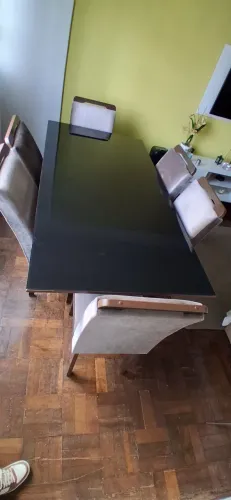 Mesa com 6 cadeiras