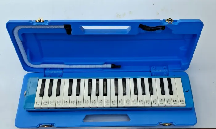 Escaleta 37 teclas modelo Yamaha.