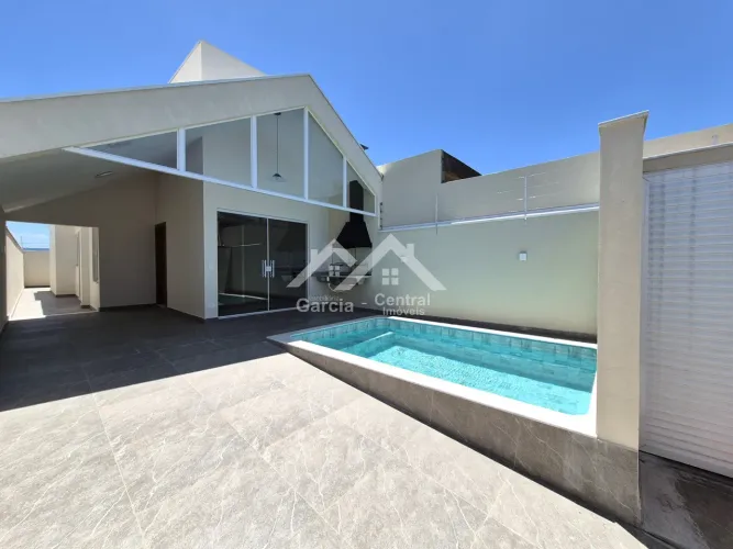 Casa com piscina em Peruíbe REF: 9362