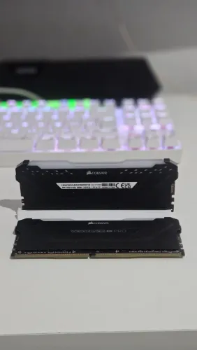 Memoria RAM 32gb (2x16gb) 3000MHZ Corsair Vegeance RGB