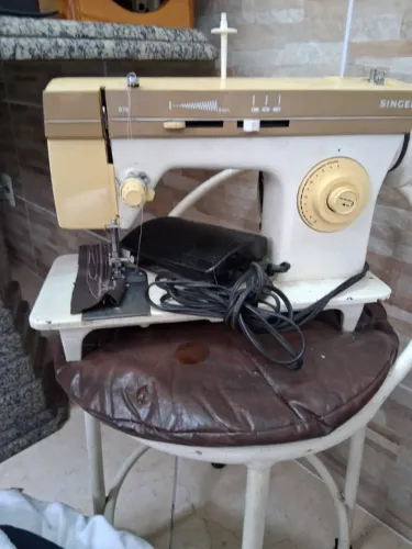 Máquina de Costura Singer 